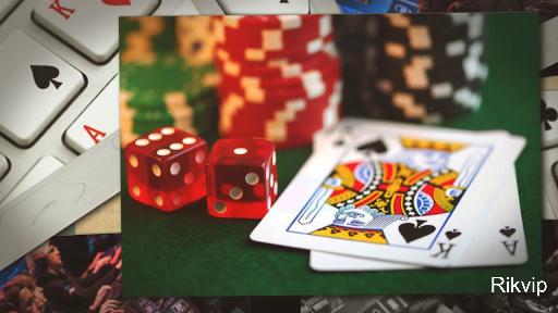 Mách người chơi cách đánh phỏm rắn hiệu quả thắng cao 4 Đánh bài nhỏ trước là chiến thuật hiệu quả mà bạn có thể áp dụng